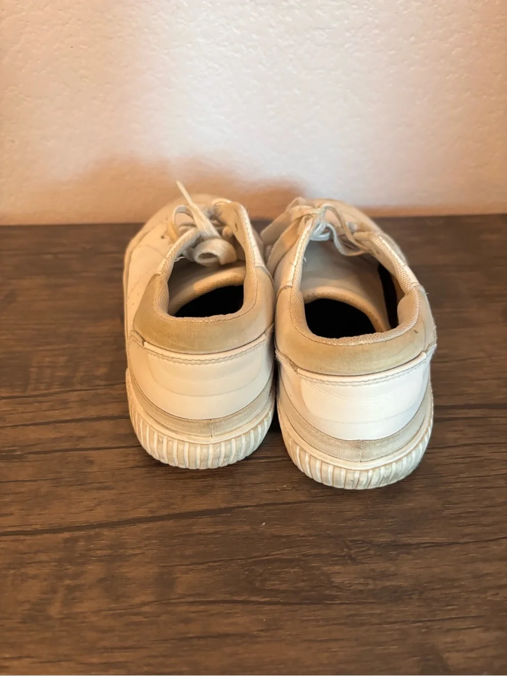 Shoes size 7.5 - Picture 5 of 9